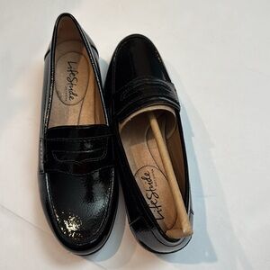 Size 6 Lifestride Black Loafer